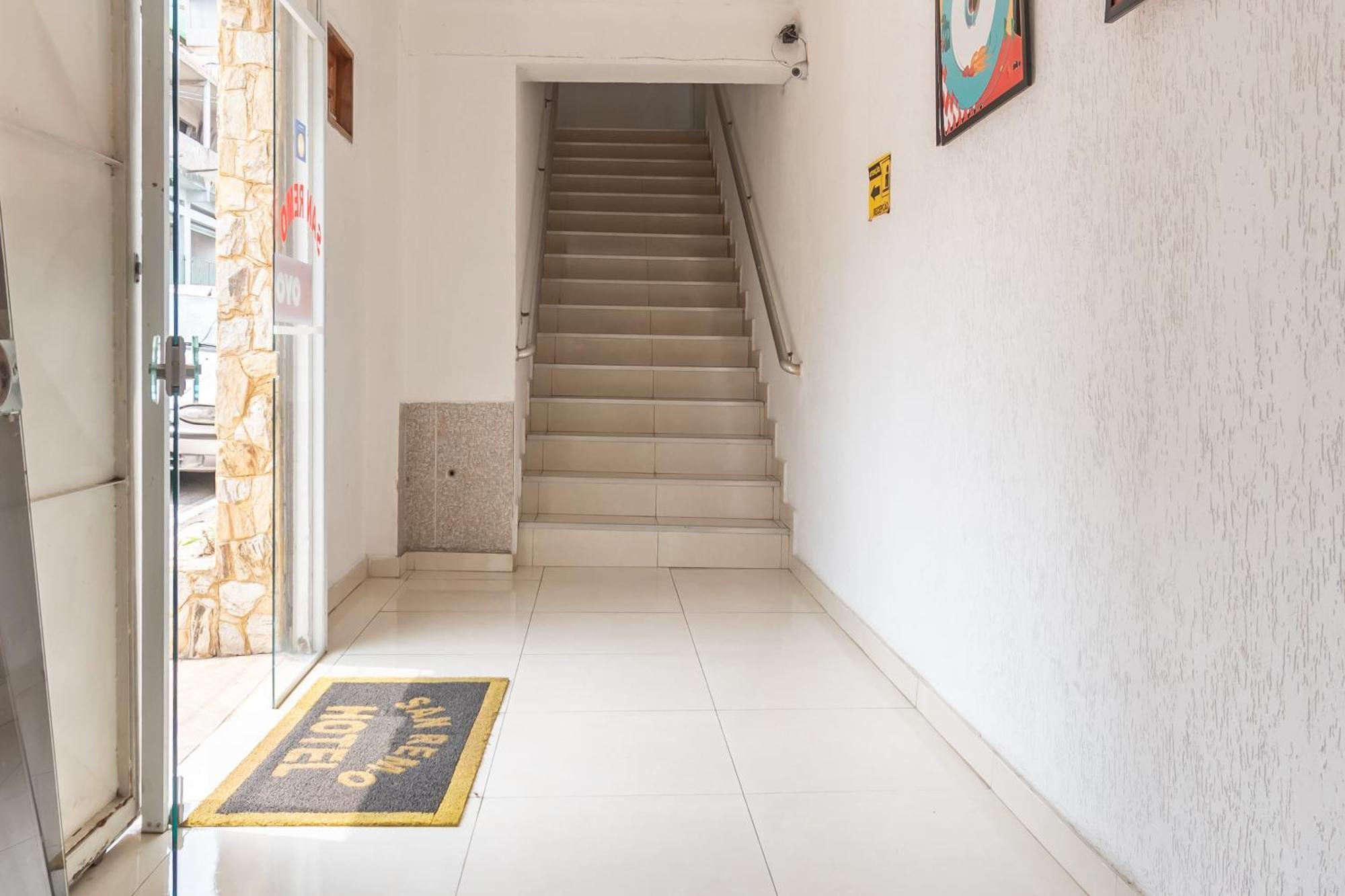 Hotel Oyo San Remo,